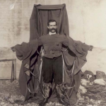 Franz Reichelt con il suo paracadute.