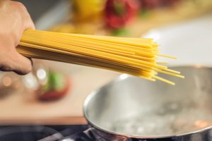 3 modi alternativi per riutilizzare l'acqua di cottura della pasta